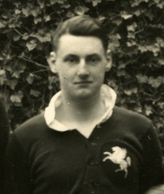 Bruce Bishop (Football, 1943).